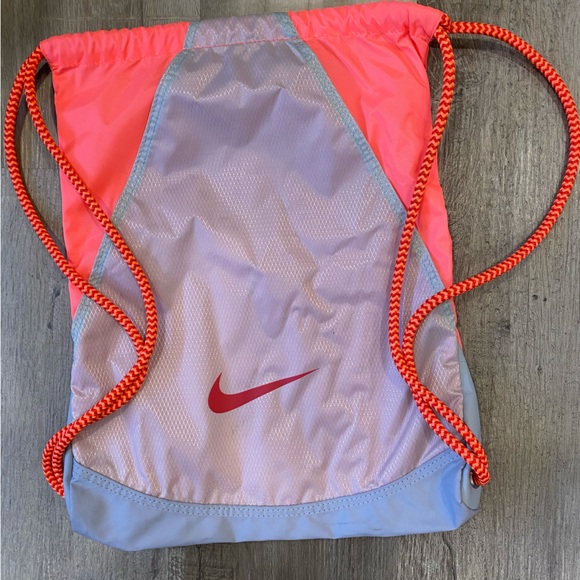 Nike drawstring bag. I’m great condition, gently used - Picture 1 of 4